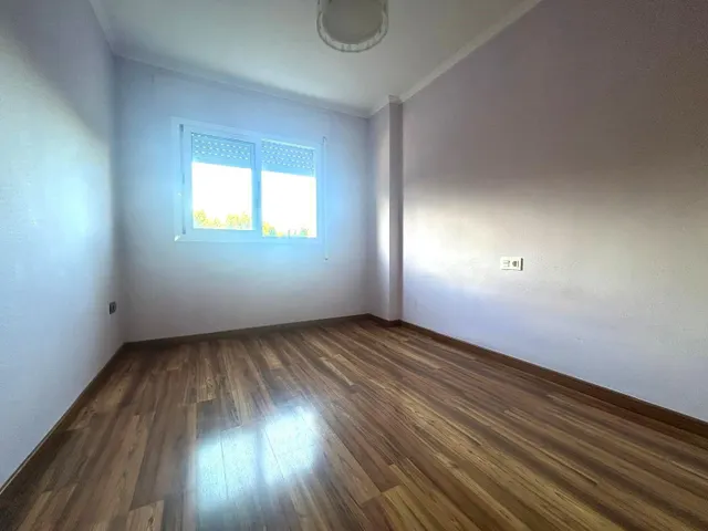 Amplio y Luminoso Piso en El Ejido Norte - Excelente Oportunidad por €129,900 — 17