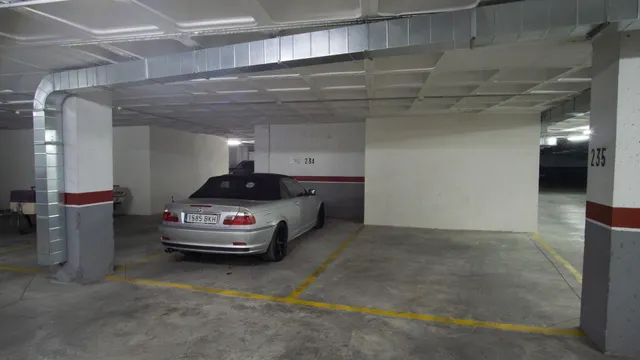 Garajes en venta en avd. Ronda — 2