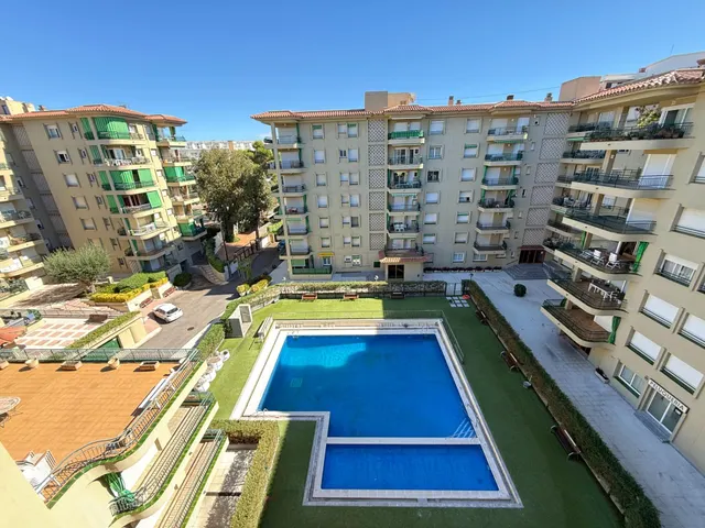 Exclusivo piso con dos terrazas, 3 habitaciones, piscina y maravillosas vistas en playa de aro — 28