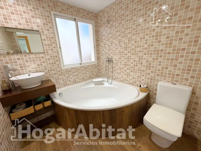 Excelente ubicación y reforma integral en este luminoso piso exterior con terraza, garaje y piscina comunitaria — 39