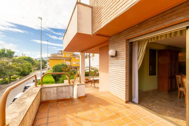 Una residencia exclusiva con terrazas panorámicas en un paraíso natural. — 6