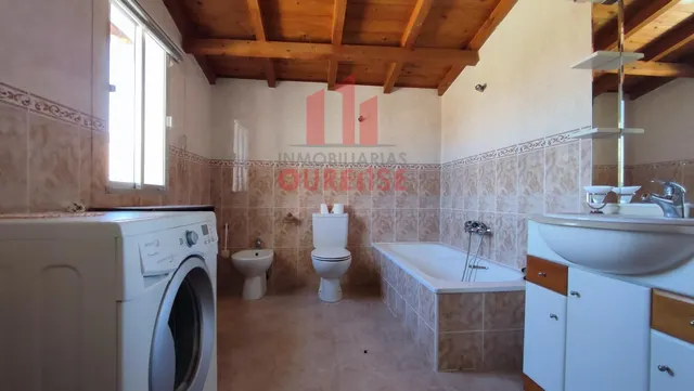 CASA DE PIEDRA CON PARCELA EN XUNQUEIRA DE AMBÍA, PRÓXIMA A SANDIÁS. — 33