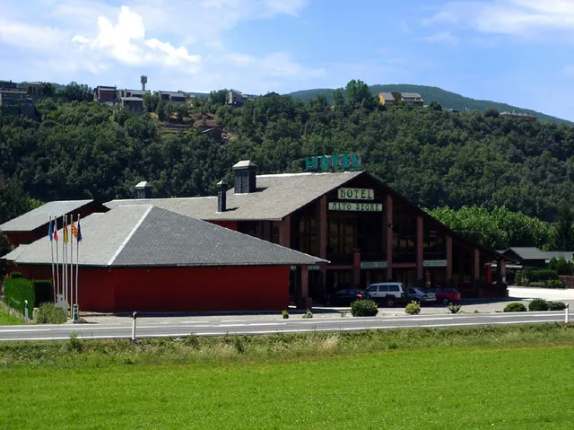 Hotel en 7000 m2 de parcela — 6