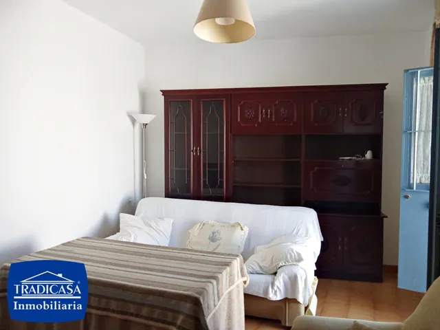 Amplia vivienda con garaje en Barriada la Pita (Zona Este de Jerez) — 3