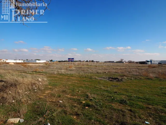 *¡OFERTA! Solar de 2407 m2 en la zona de Juan Carlos I* - foto 2