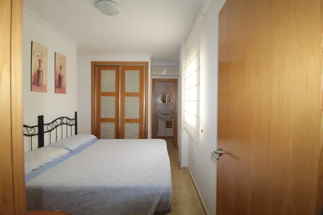 Ático de 3 dormitorios y 2 baños, con solárium privado y plaza de aparcamiento — 7