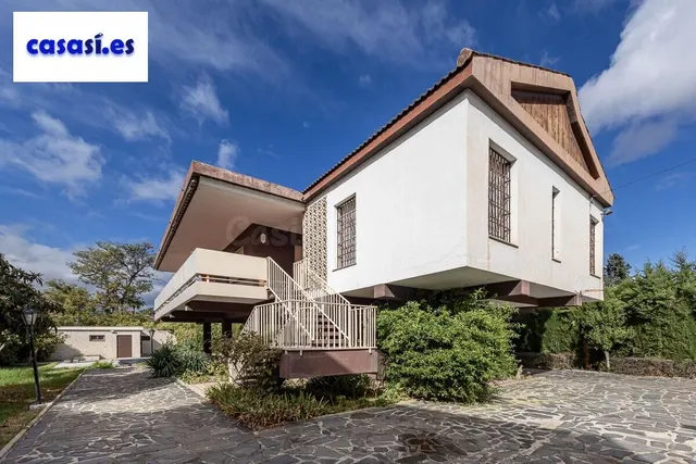 Gran casa con parcela y piscina en Cájar - foto 4