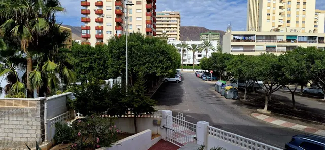 Se vende piso de 2 dormitorios con amplia terraza, garaje y trastero en Aguadulce Sur — 28