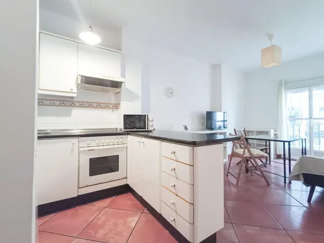 Piso de 45 m2 junto a Cruz Roja y Judería: primera vivienda 
