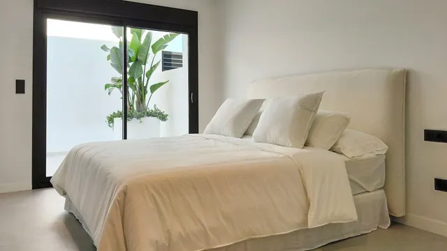 Villa de 4 dormitorios y piscina privada en Ciudad Quesada, Alicante — 22