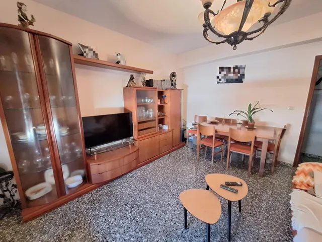 ¡Casa amplia a solo 758 €/m2! · 5 dormitorios, patio y planta baja ideal para garaje, negocio o 2º vivienda. — 10