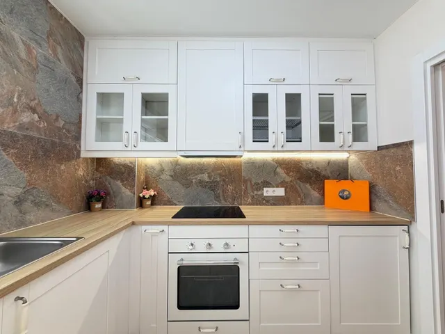 Apartamento totalmente reformado con vistas al mar y a 100 metros del puerto. con 3 dorm. 2 baños. superficie de 100 m2. — 7