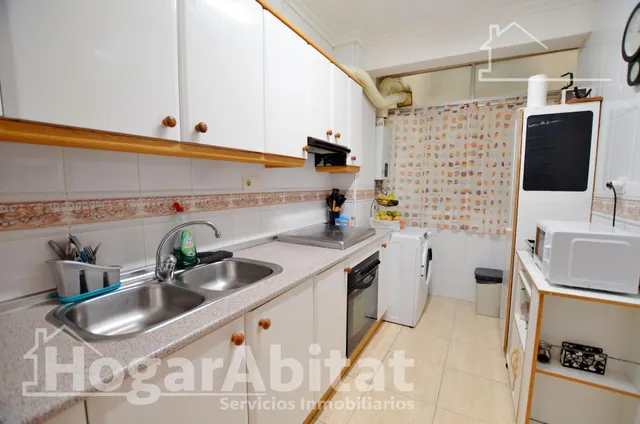 ¡En buena zona! Amplio, moderno y esquinero con gran balcón de buenas vistas — 7