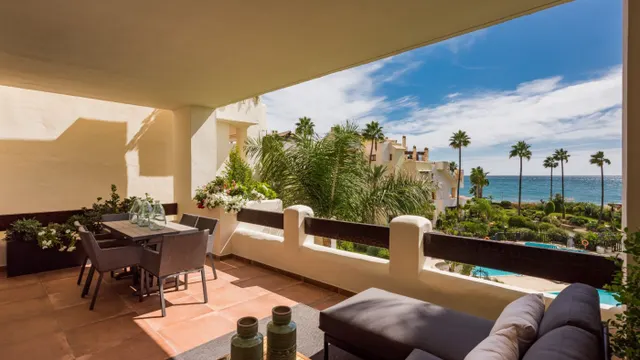 APARTAMENTO TOTALMENTE REFORMADO CON VISTAS DESPEJADAS AL MAR EN VENTA EN BAHÍA DEL VELERÍN, ESTEPON — 36