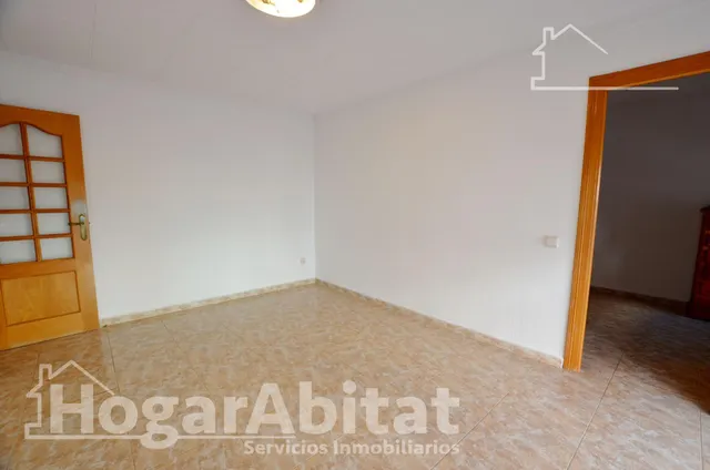 Alto, luminoso y exterior con balcón — 7