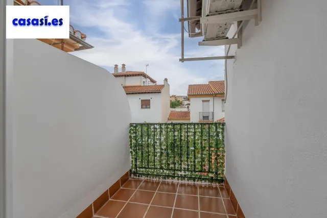 Encantadora Casa Reformada en Ogijares con Vistas y Espacios para Disfrutar — 25