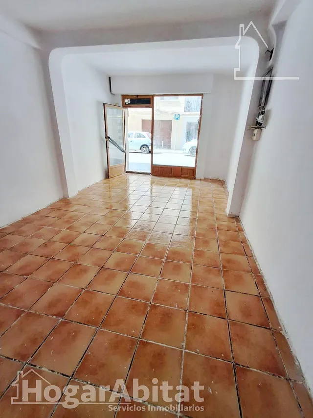 ¡OPORTUNIDAD DE INVERSIÓN! LOCAL COMERCIAL LUMINOSO Y ECONÓMICO PARA REFORMAR — 8