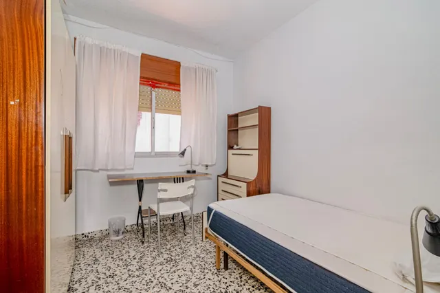 PISO DE 4 DORMITORIOS EN EL CENTRO DE GRANADA — 21