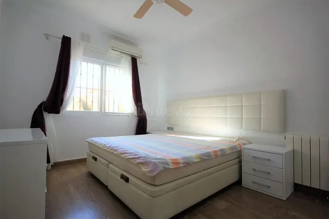 * Villa de 4 dormitorios, piscina y garaje en parcela de 810m2 en Albir * — 9