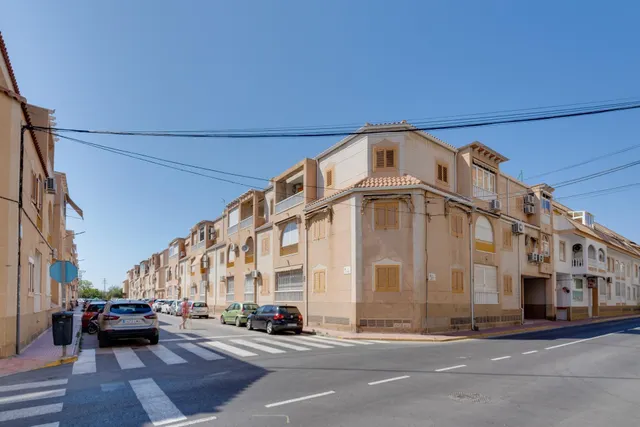 Apartamento de 3 dormitorios y piscina comunitaria en Acequion, Torrevieja — 34