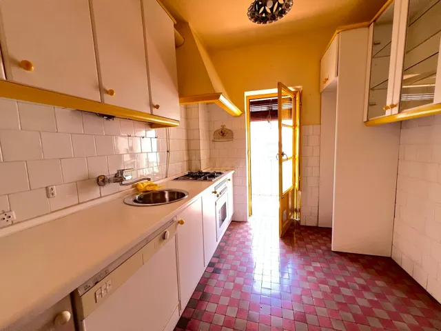 Estupendo piso de 4 habitaciones a reformar en el centro - foto 4