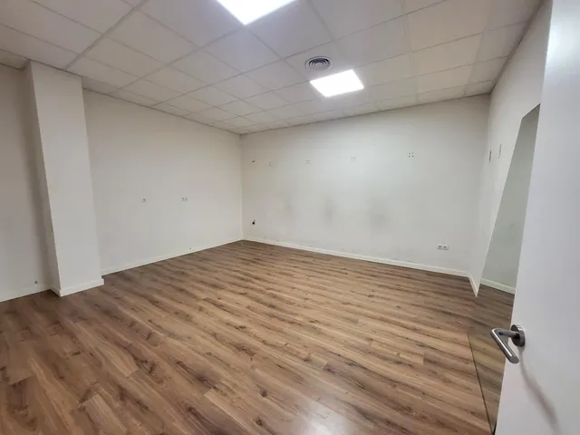 Amplio Local Comercial Reformado en el Almaig, Ontinyent — 12