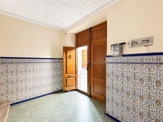 Gran vivienda en el corazón de Enguera con múltiples posibil - foto 3