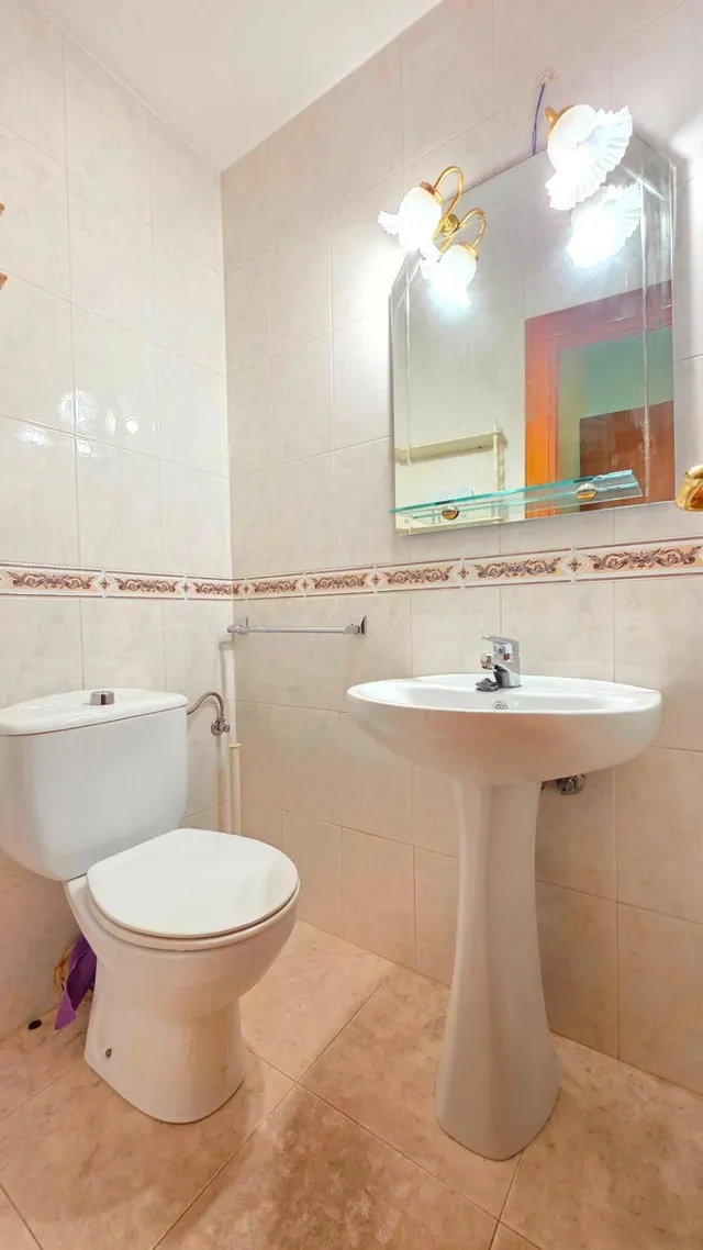 ¡estupendo piso con balcón y ascensor junto a plaza de los jardinillos! — 16