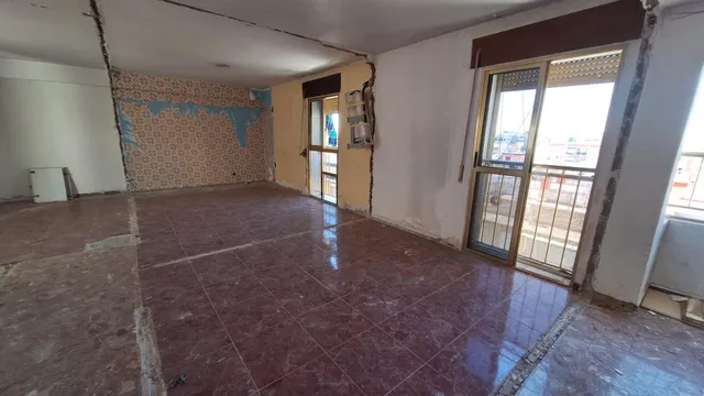 ¡¡ PISO EN AVENIDA DE CARLOS III CON PARKING Y ASCENSOR PARA REFORMAR!! — 14
