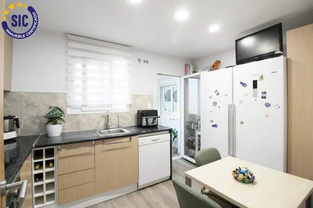 AMPLIA VIVIENDA REFORMADA DE 4 habitaciones CON ASCENSOR EN TORRENT — 5