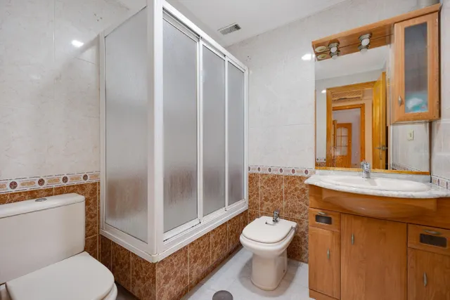 4 Dormitorios 2 baños  vivienda grande — 17