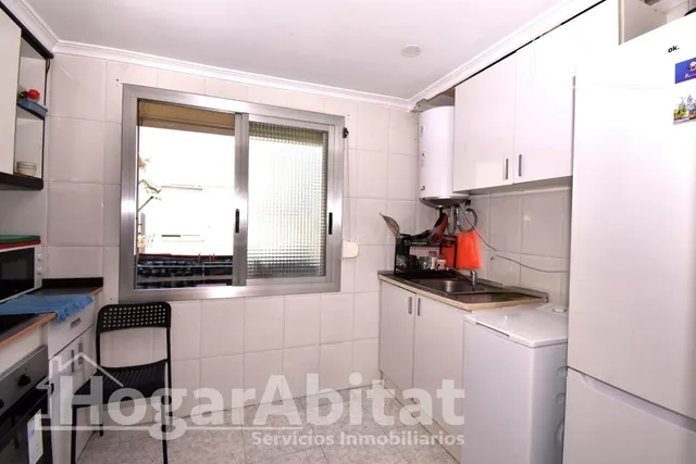 SEMIREFORMADO, EXTERIOR Y ACOGEDOR JUNTO A LA PLAÇA DE LA LI - foto 5