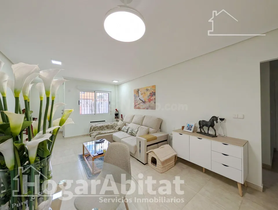 REFORMADO CON TERRAZA, PISCINA Y GARAJE CERCA DE LA PLAYA