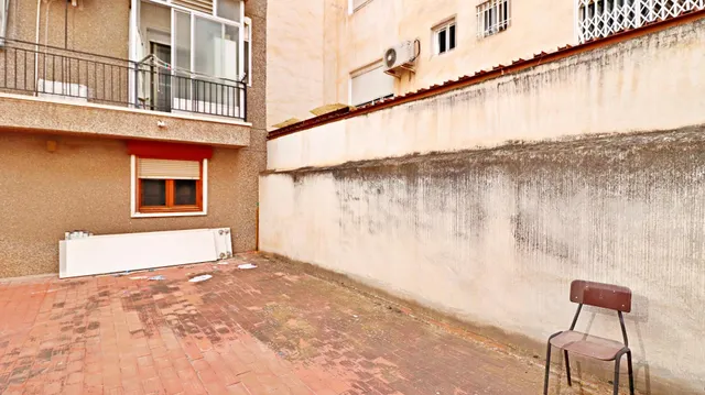 ¡Descubre tu nuevo espacio de trabajo en el corazón de la ciudad! Presentamos un local de dos planta — 10