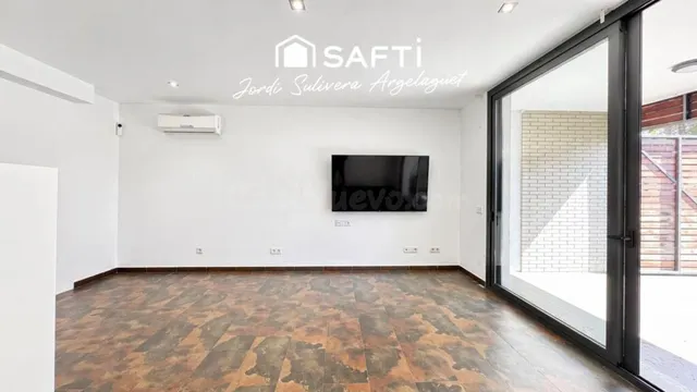 CASA ADOSADA CON JARDÍN PRIVADO, TERRAZA Y PISCINA EN L’ESCA - foto 3