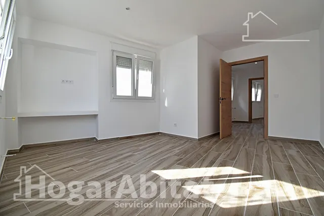 Casa reformada con terraza y garaje en el centro — 35