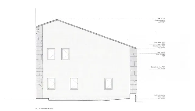 CASA DE PIEDRA EN ZONA MONUMENTAL — 15