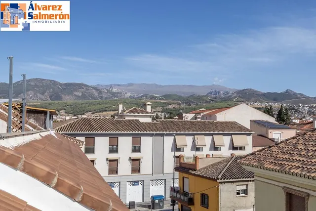 Ático en Ogijares con 2 garajes y un trastero. — 28