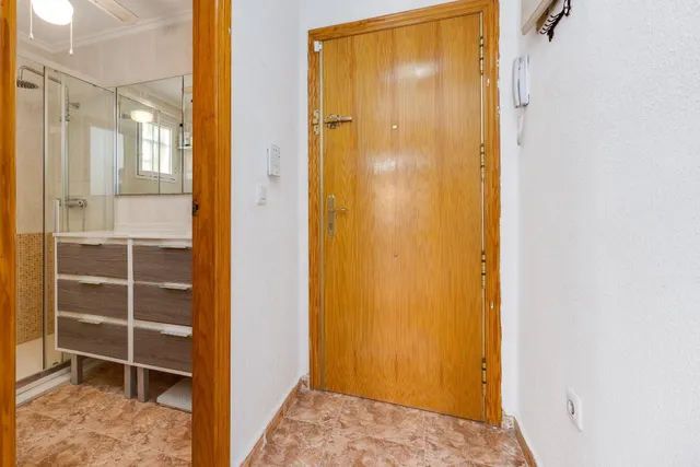 Apartamento de dos dormitorios a escasos 150 metros de la playa del cura, en torrevieja — 19