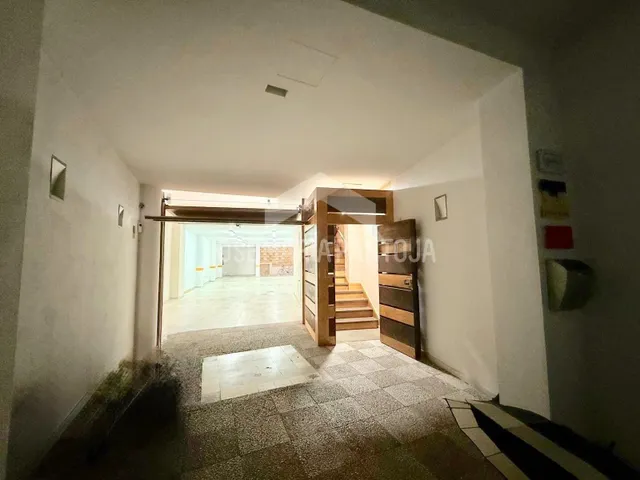 Casa de 3 plantas con garaje en el centro de Jerez - foto 3