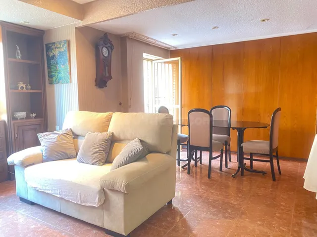 Malilla a tu alcance: 3 habitaciones y espacio para hacerlo  - foto 2