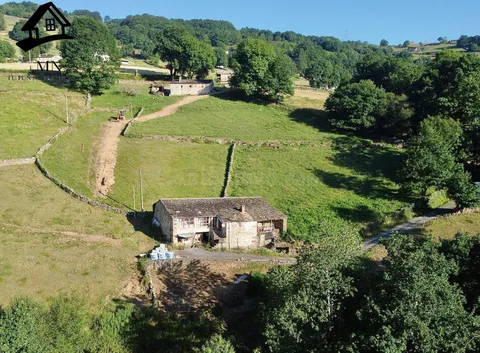 Espectacular finca pasiega en San Pedro del Romeral: 2 Cabañas y más de 16.000 M2 de terreno con vistas infinitas