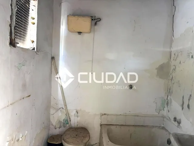 CASA PARA REFORMAR INTEGRAL JUNTO A LAS PILETAS — 11