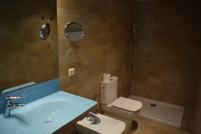 VENTA VIVIENDA CON INQUILINO NO SE PUEDE PASAR VISITAS — 23