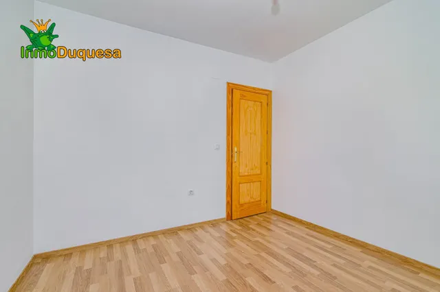 Casa adosada CASI A ESTRENAR en Belicena. Con 4 dormitorios. — 34