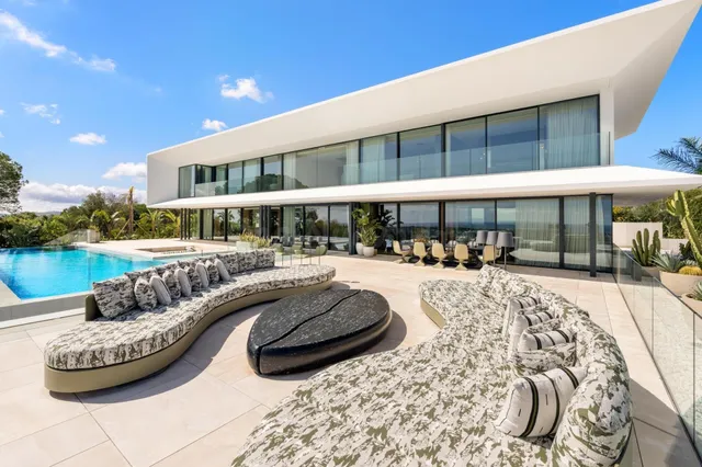 AVANT-GARDE EXCELLENCE IN SOTOGRANDE