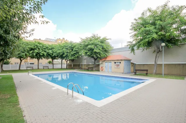 VIVIENDA EN FINCA SEMINUEVA CON PISCINA. AMPLIO BALCÓN Y VISTAS DESPEJADAS. — 37