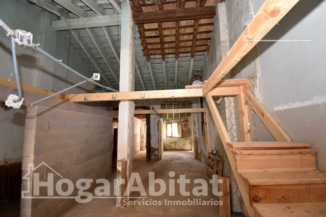 ¡GRAN OPORTUNIDAD! BIEN UBICADA PARA REFORMAR EN TORRENT — 6