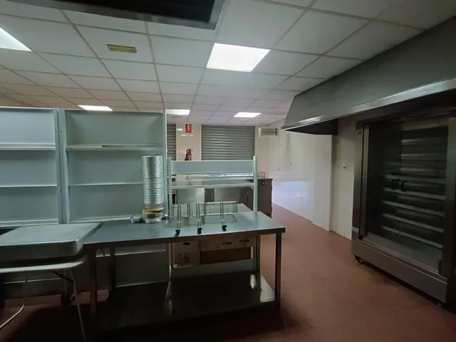VENTA LOCAL COMERCIAL EQUIPADO DE NEGOCIO DE HOSTELERÍA — 9