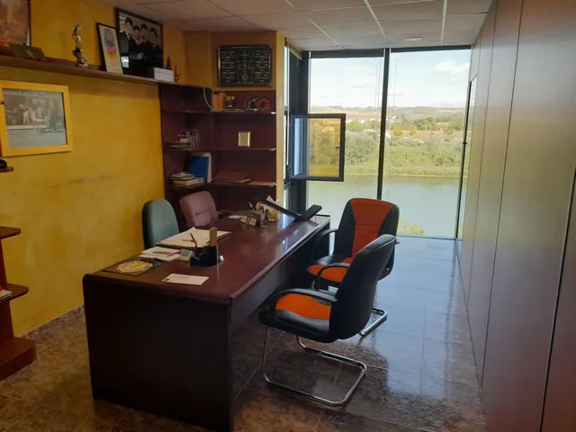 OPORTUNIDAD ESPECTACULAR LOCAL DE OFICINAS EN LA ZONA MAS CE - foto 2
